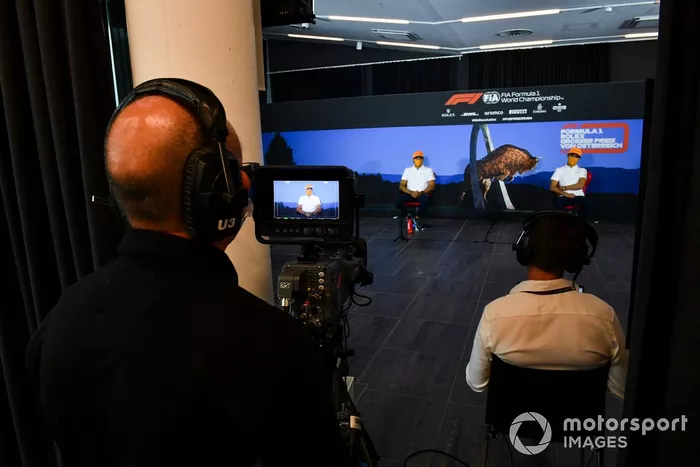 Carlos Sainz Jr., McLaren y Lando Norris, McLaren en la conferencia de prensa 