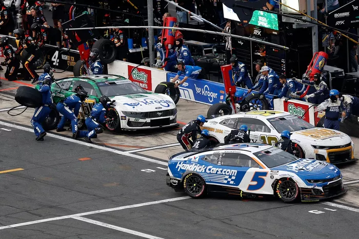 Kyle Larson, Hendrick Motorsports Chevrolet, Ty Dillon, Kaulig Racing Chevrolet, Ryan Preece, Roush Fenway Keselowski Racing Ford