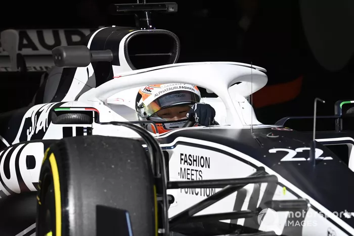 Yuki Tsunoda, AlphaTauri AT03, leaves the garage