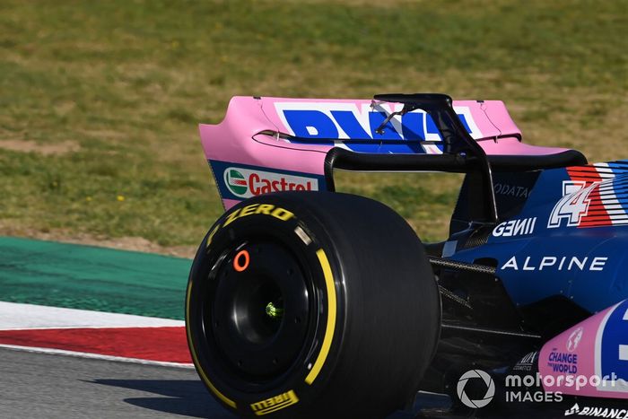 El alerón trasero del coche de Fernando Alonso, Alpine A522