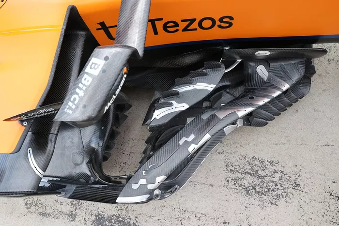 Detalle de los bageboards del McLaren MCL35M