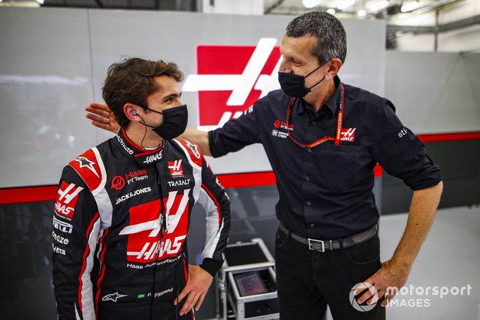 Pietro Fittipaldi, Haas F1, con Guenther Steiner, director del equipo, Haas F1