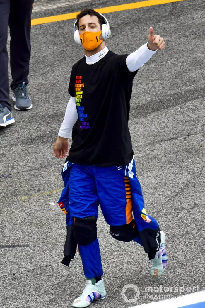Daniel Ricciardo, McLaren, en la parrilla