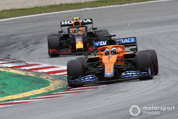 Daniel Ricciardo, McLaren MCL35M, Sergio Perez, Red Bull Racing RB16B