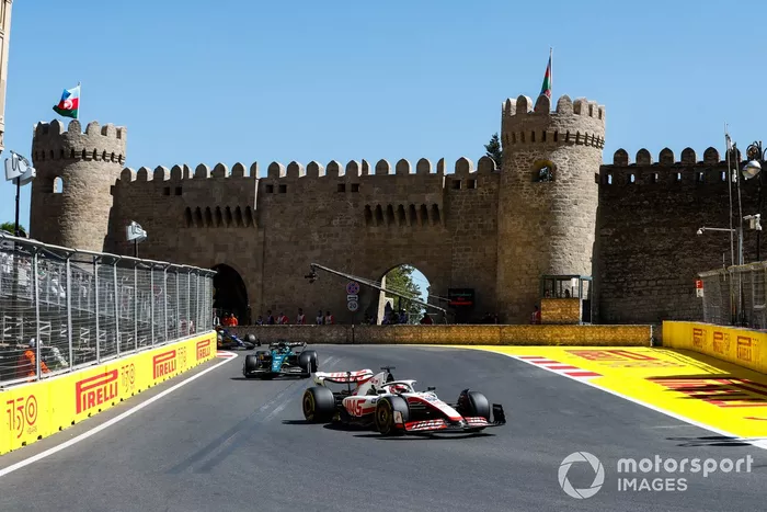 Kevin Magnussen, Haas VF-22, Lance Stroll, Aston Martin AMR22