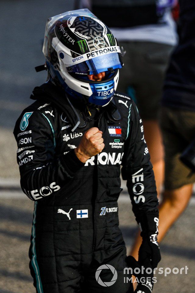 Ganador de la pole position Valtteri Bottas, Mercedes-AMG F1 en Parc Ferme