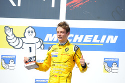 Podio: Louis Deletraz, Fortec Motorsports