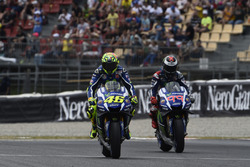 Валентино Россі, Yamaha Factory Racing, Хорхе Лоренсо, Yamaha Factory Racing
