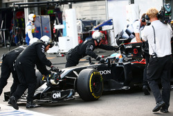 Fernando Alonso, McLaren MP4-31 valt uit
