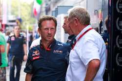 Руководитель Red Bull Racing Кристиан Хорнер и спортивный консультант Red Bull Хельмут Марко