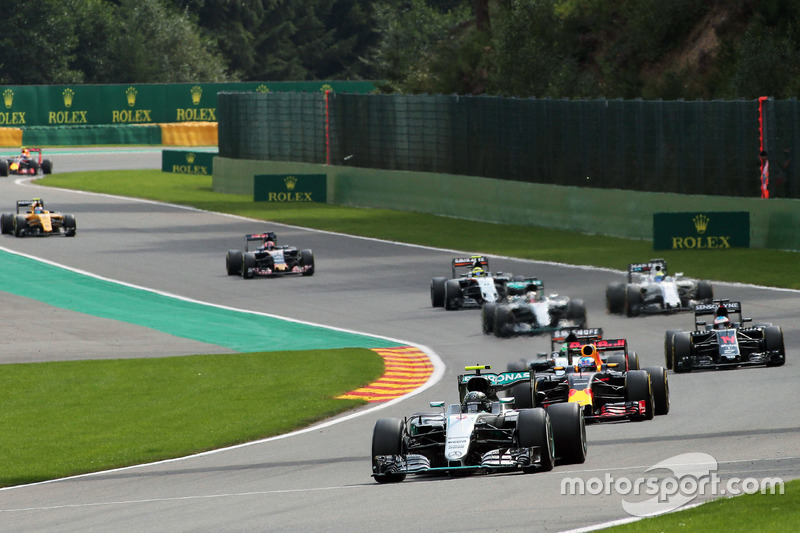 Nico Rosberg, Mercedes AMG F1 W07 Hybrid bij de start van de race