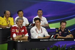 Pressekonferenz: Frederic Vasseur, Renault Sport F1 Team; Yusuke Hasegawa, Honda; Eric Boullier, McL
