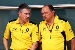 Nick Chester, technishc directeur Renault Sport F1 Team met Frederic Vasseur, Renault Sport F1 Team