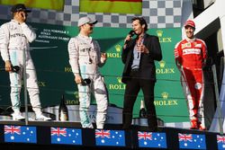 Podio: ganador Nico Rosberg, Mercedes AMG F1 Team, segundo lugar Lewis Hamilton, Mercedes AMG F1 Tea