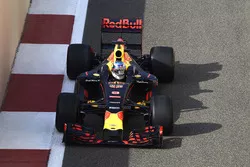 Daniel Ricciardo, Red Bull Racing testing the new 2017 Pirelli tyres