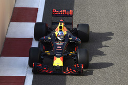Тесты шин Pirelli 2017 года: Даниэль Риккардо, Red Bull Racing