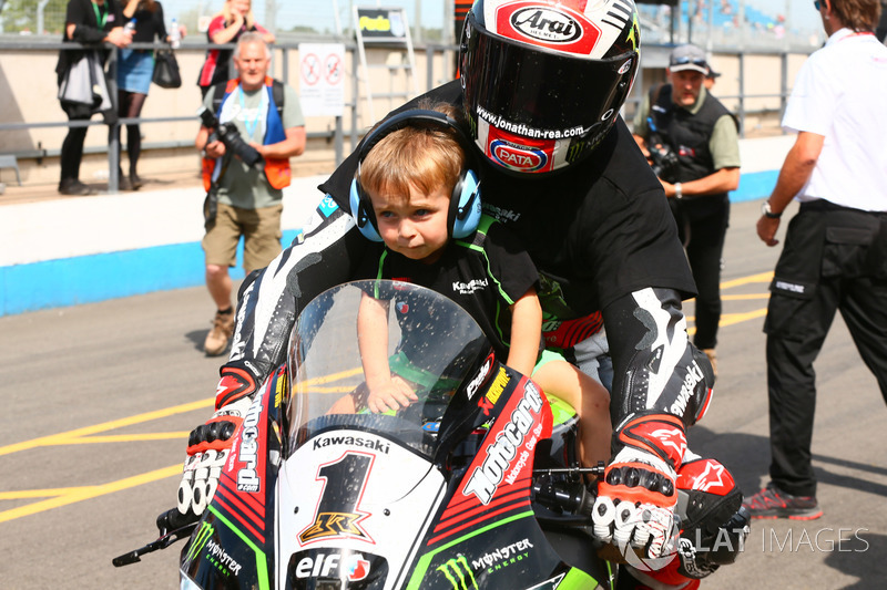 Race winner Jonathan Rea, Kawasaki Racing with his son