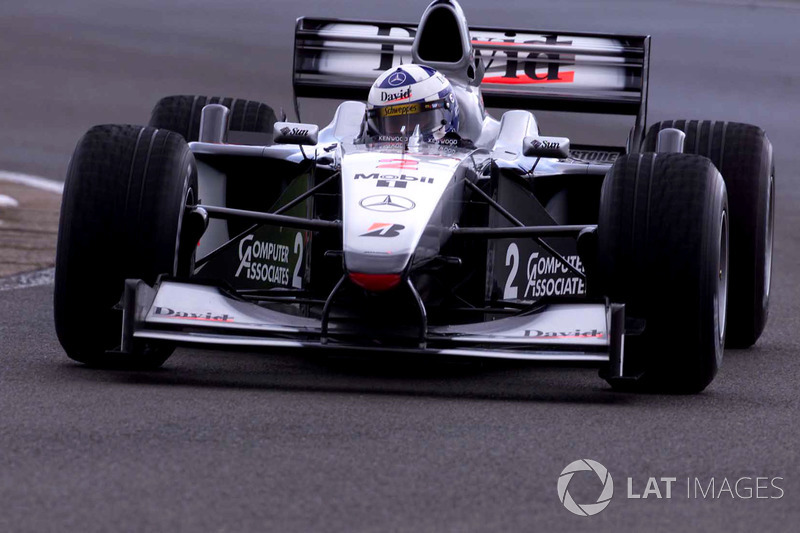 2000: McLaren MP4/15 Mercedes (семь побед, 2-е место в КК)