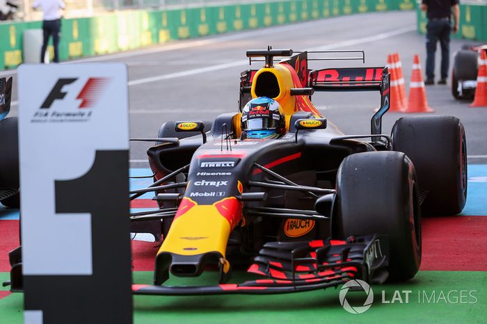 Ganador de la carrera Daniel Ricciardo, Red Bull Racing RB13 en parc ferme