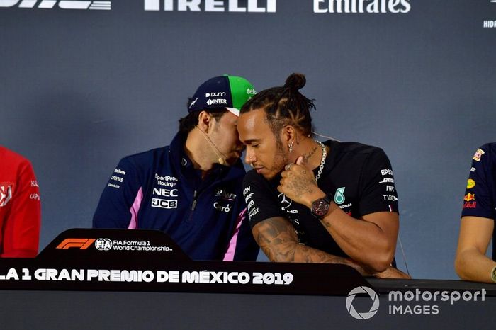 Sergio Pérez, Racing Point y Lewis Hamilton, Mercedes AMG F1 en la conferencia de prensa