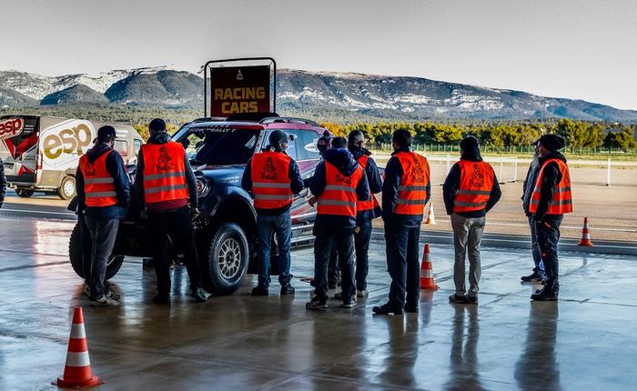 Verificaciones en Paul Ricard antes del embarque del Dakar 2020