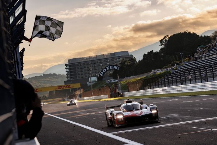 Ganadores #8 Toyota Gazoo Racing Toyota GR010 - Hybrid: Sébastien Buemi, Brendon Hartley, Ryo Hirakawa