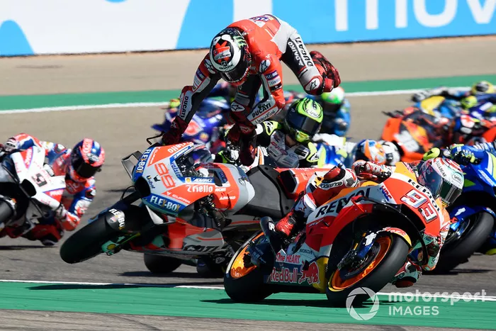 Jorge Lorenzo, Ducati Team cae al inicio de la carrera