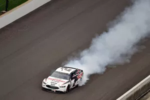 Brad Keselowski, Team Penske, Ford Fusion Discount Tire celebrates his win