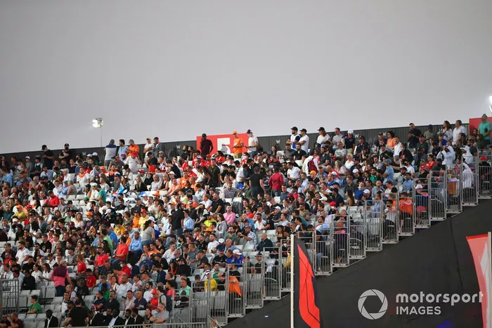 Aficionados en las gradas de Qatar