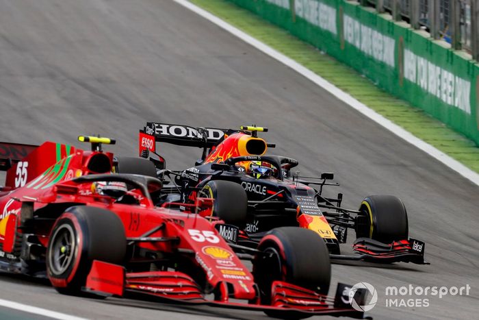 Carlos Sainz Jr, Ferrari SF21, Sergio Pérez, Red Bull Racing RB16B