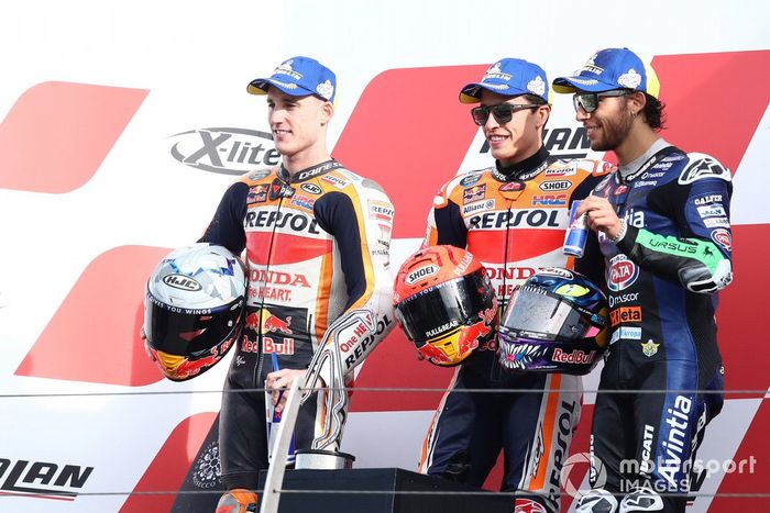 Podio:  ganador Marc Márquez, Repsol Honda Team, segundo lugar Pol Espargaró, Repsol Honda Team, tercer lugar Enea Bastianini, Esponsorama Racing 