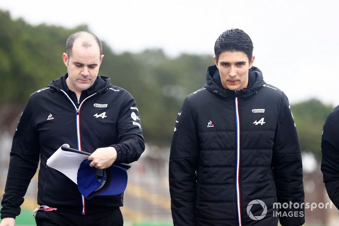 Esteban Ocon, Alpine F1 camina por la pista