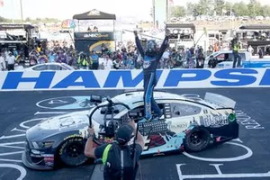Race Winner Kevin Harvick, Stewart-Haas Racing, Ford Mustang Busch Beer / National Forest Foundation