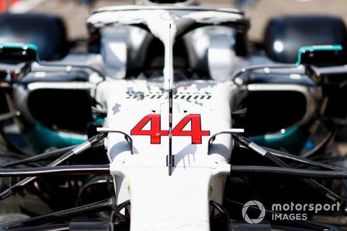 El Mercedes AMG F1 W10 con la decoración especial de su 125º aniversario