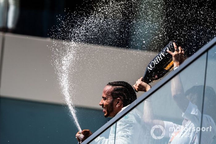 Podio: ganador de la carrera Lewis Hamilton, Mercedes AMG F1