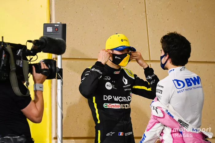 Esteban Ocon, Renault F1, 2ª posición, con Lance Stroll, Racing Point, 3ª posición, en Parc Ferme