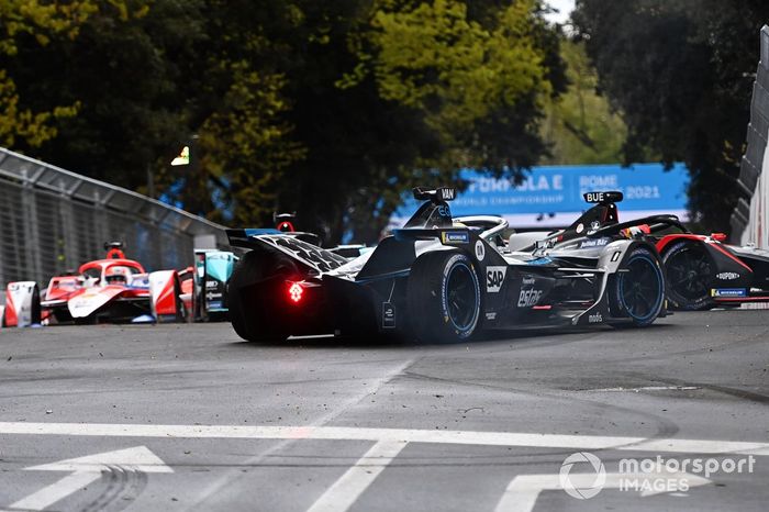 Stoffel Vandoorne, Mercedes Benz EQ, EQ Silver Arrow 02, se recupera de un accidente