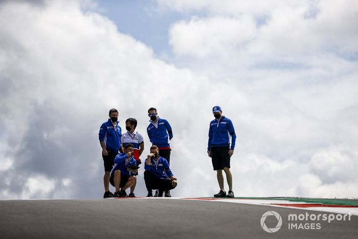 Mick Schumacher, Haas F1 y Ayao Komatsu, ingeniero jefe de Haas