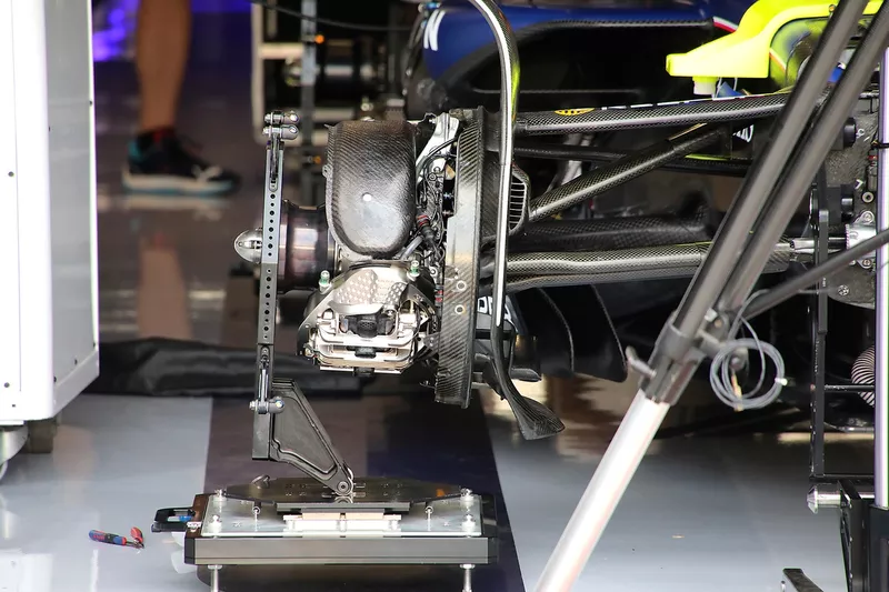 Williams FW46 tambour de frein avant détail