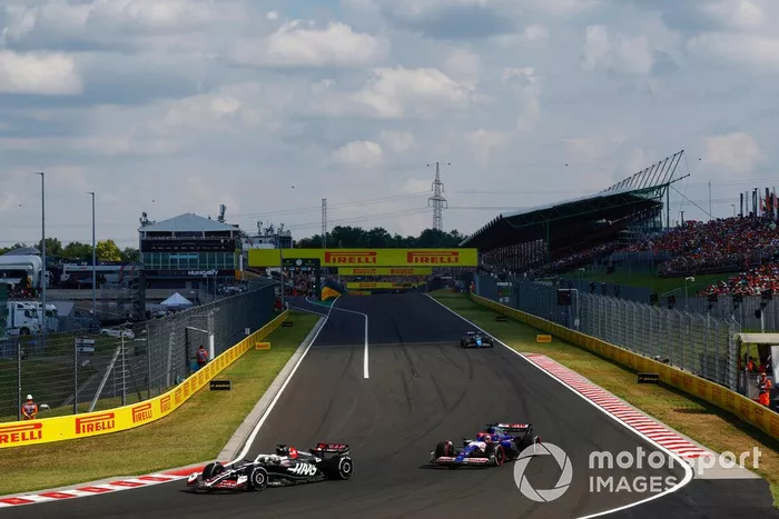 Kevin Magnussen, Haas VF-24, Daniel Ricciardo, RB F1 Team VCARB 01, Esteban Ocon, Alpine A524
