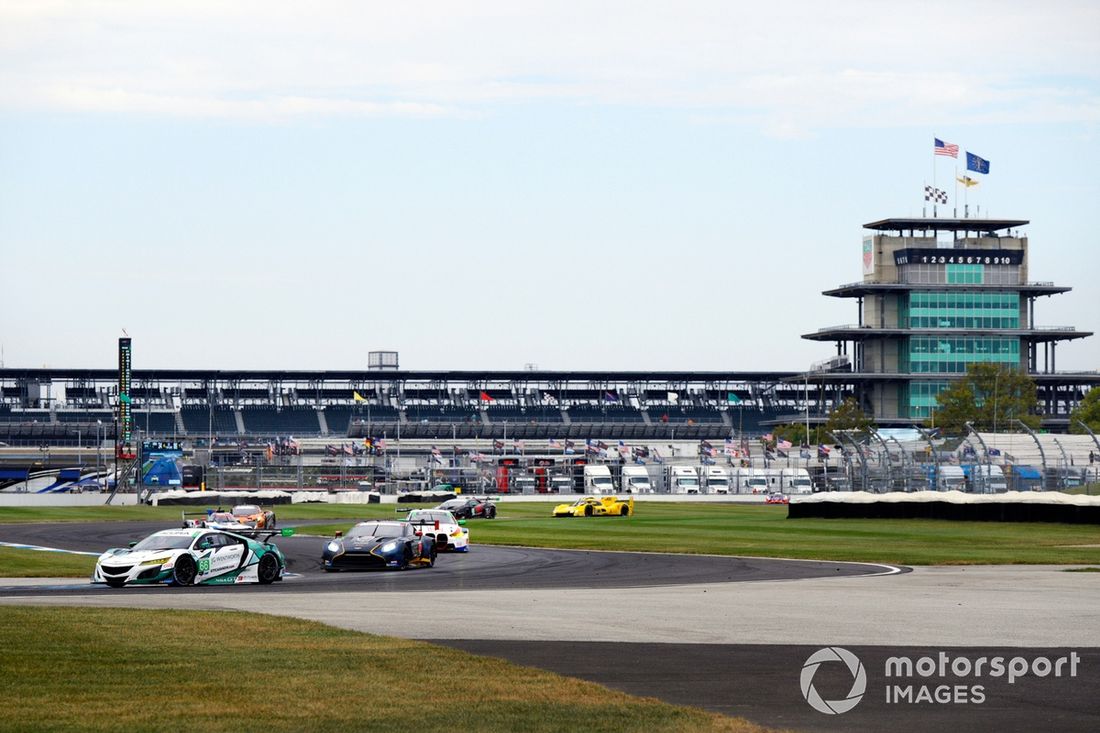 #66 Gradient Racing Acura NSX GT3: Sheena Monk, Tati Calderon, Stevan McAleer