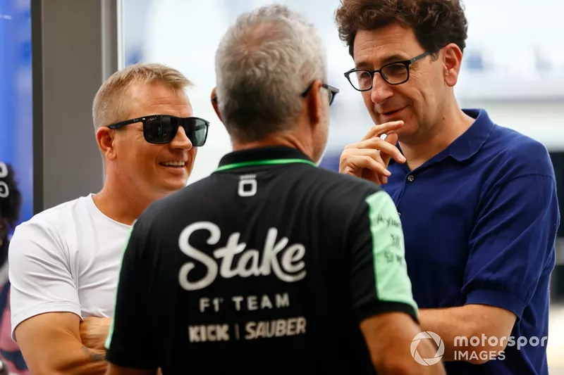 Kimi Raikkonen, Alessandro Alunni Bravi, représentant de l'équipe, Stake F1 Team KICK Sauber, Mattia Binotto, CEO et CTO, Stake F1 Team KICK Sauber
