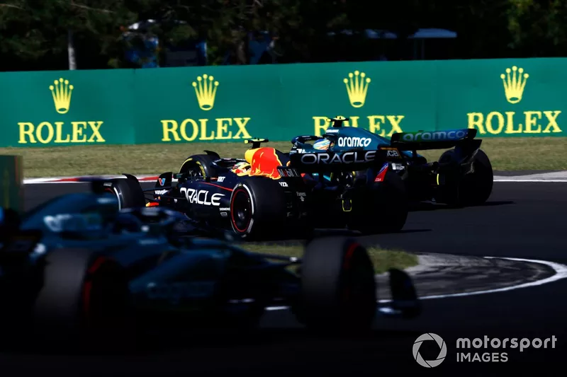 Fernando Alonso, Aston Martin AMR23, lotta con Sergio Perez, Red Bull Racing RB19