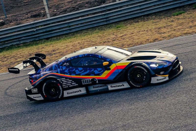 Fernando Alonso teste l'Aston Martin Vantage AMR Class One