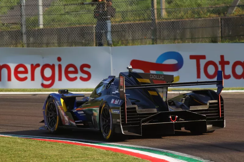 #2 Cadillac Racing Cadillac V-Series.R: Earl Bamber, Alex Lynn