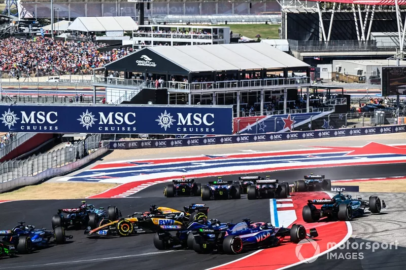 Lance Stroll, Aston Martin AMR24, runs wide as Esteban Ocon, Alpine A524, spins and Franco Colapinto, Williams FW46, Liam Lawson, RB F1 Team VCARB 01 pass