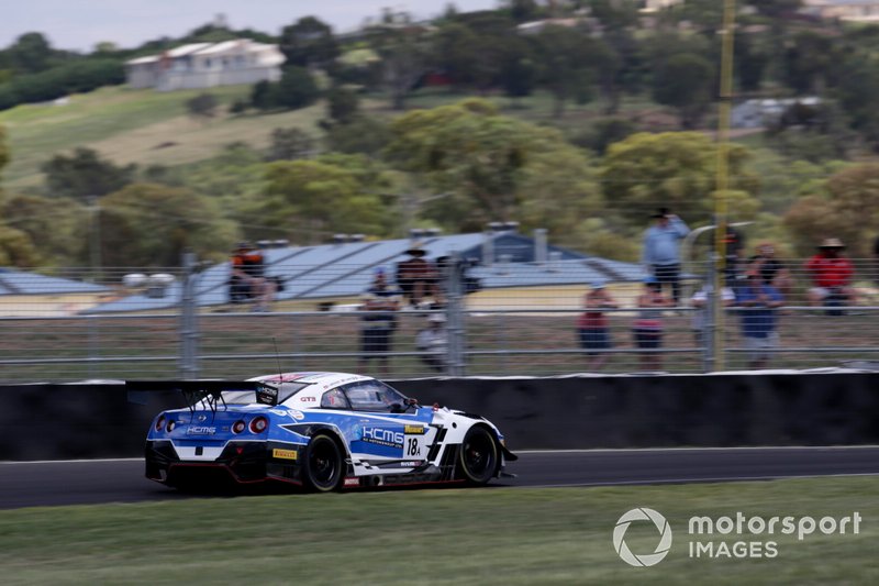 #18 KCMG Nissan GT-R Nismo GT3: Alexandre Imperatori, Oliver Jarvis, Edoardo Liberati