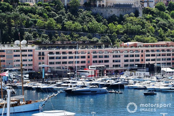 Yates en el puerto de Montecarlo