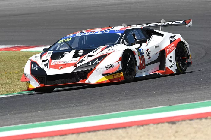 #88 LP Racing, Lamborghini Huracan GT3 Evo: Pietro Perolini, Angelo Negro, Lorenzo Veglia

