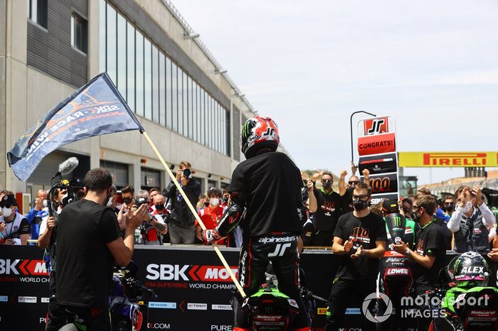 Jonathan Rea, Kawasaki Racing Team WorldSBK celebra haber ganado 100 carreras del WorldSBK